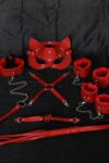 Aria’s Closet Kırmızı İçi Tüylü Maske