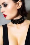 Halka Detaylı Geniş Şerit Ayarlı Şık Deri Choker – APFT671