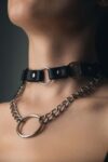 Zincir Ve Halka Detaylı Şık Deri Choker – APFT665