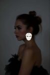Beyaz Reflektörlü Kurukafa Gotik Küpe