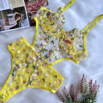 Aria's Closet Sarı Çiçek Desenli Bodysuit