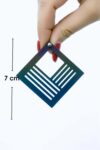 Beyaz Reflektörlü Geometrik Kare Küpe